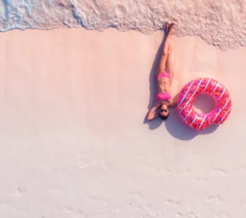  Pomysły na prezent dla rodziny – najlepsze obuwie i dodatki